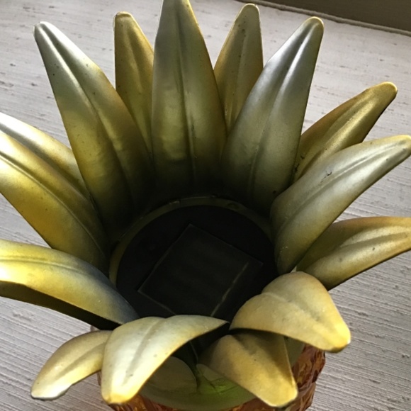 DECORATIVE AMBER GLASS AND BRASS COLOR METAL PINEAPPLE - Picture 5 of 8